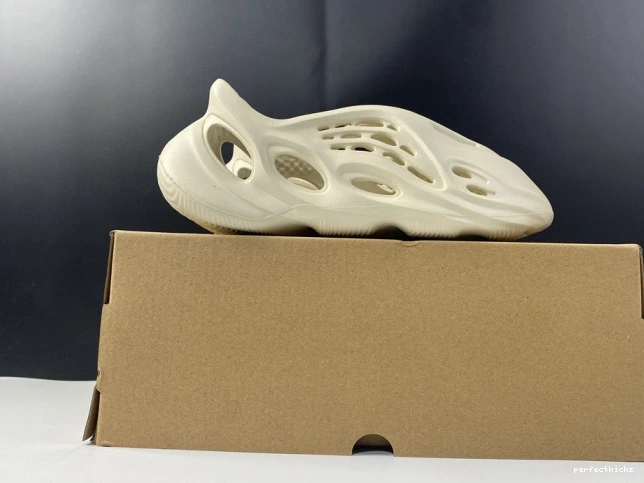 RNNR Yeezy Foam FY4567 Adidas Sand 0815